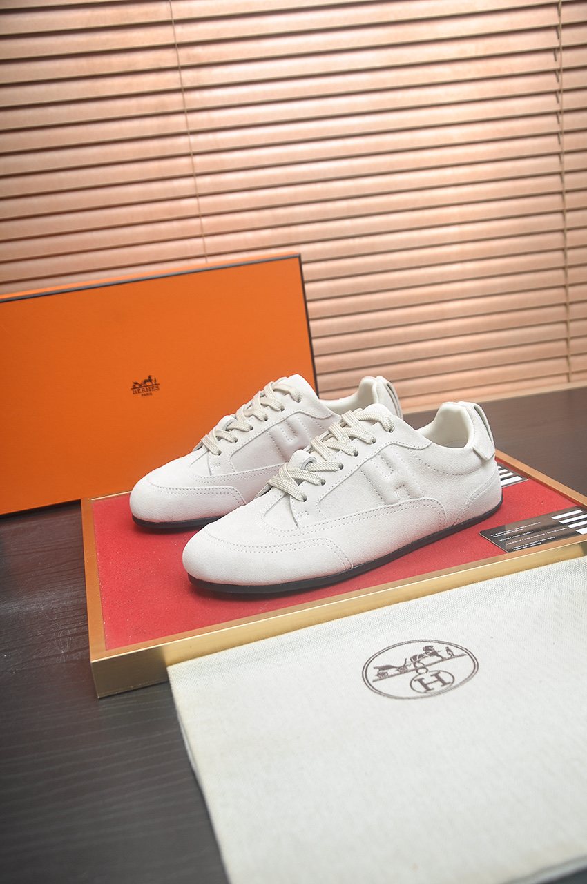 Hermès Off-White Low-Top Sneakers — front