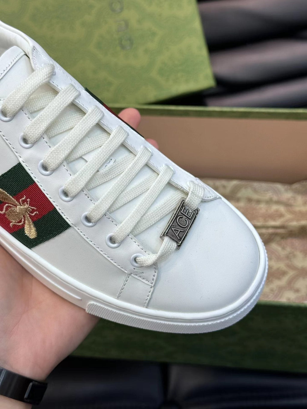 Gucci White Stripe Bee Low-Top Sneakers — detail
