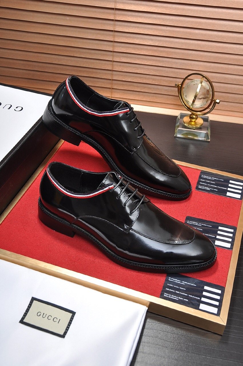 Gucci Polished Lace-Up Dress Shoes — front